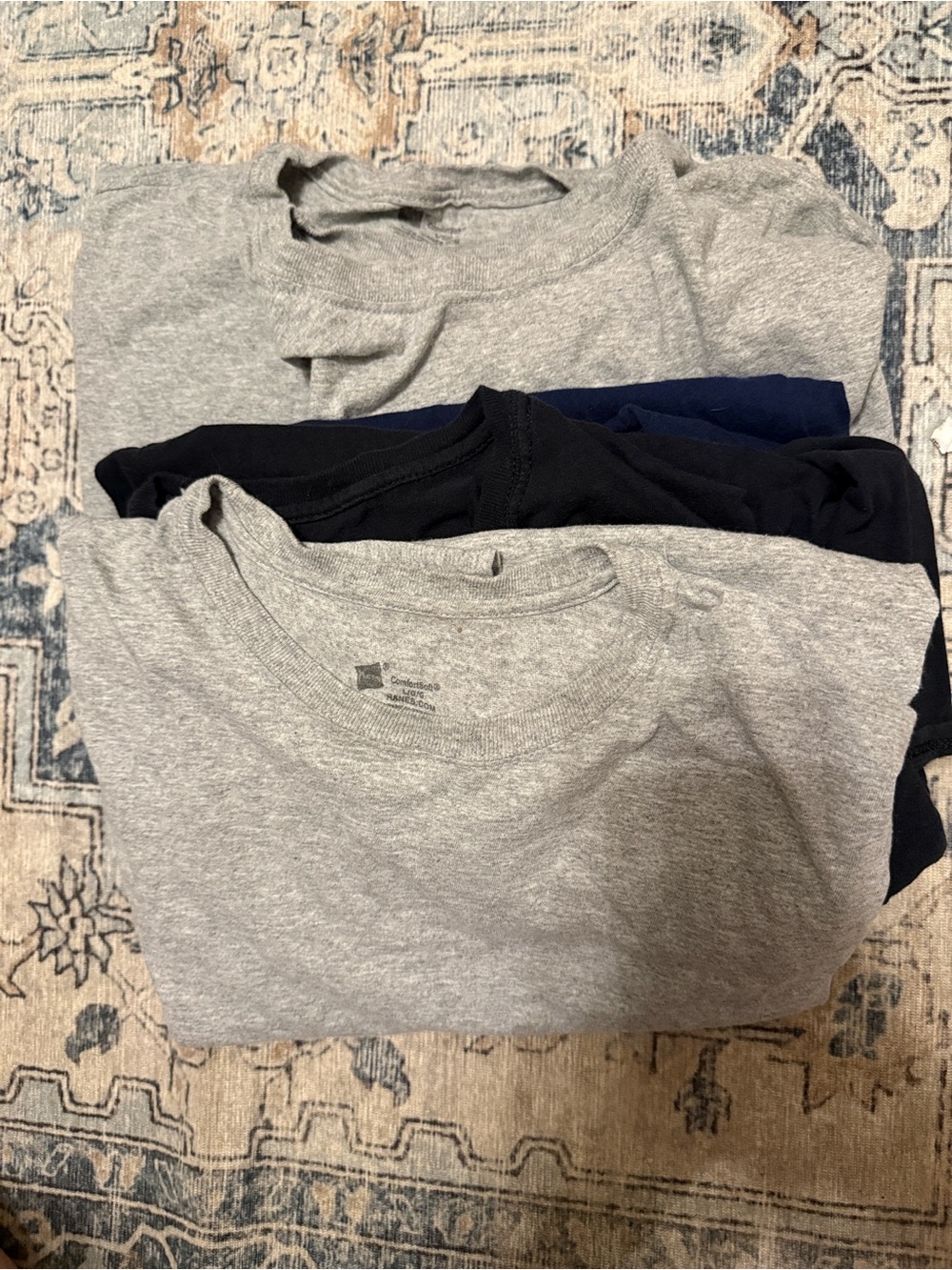 Bundle Men’s Crew Neck T-Shirts in Gray and Navy Size L Preowned